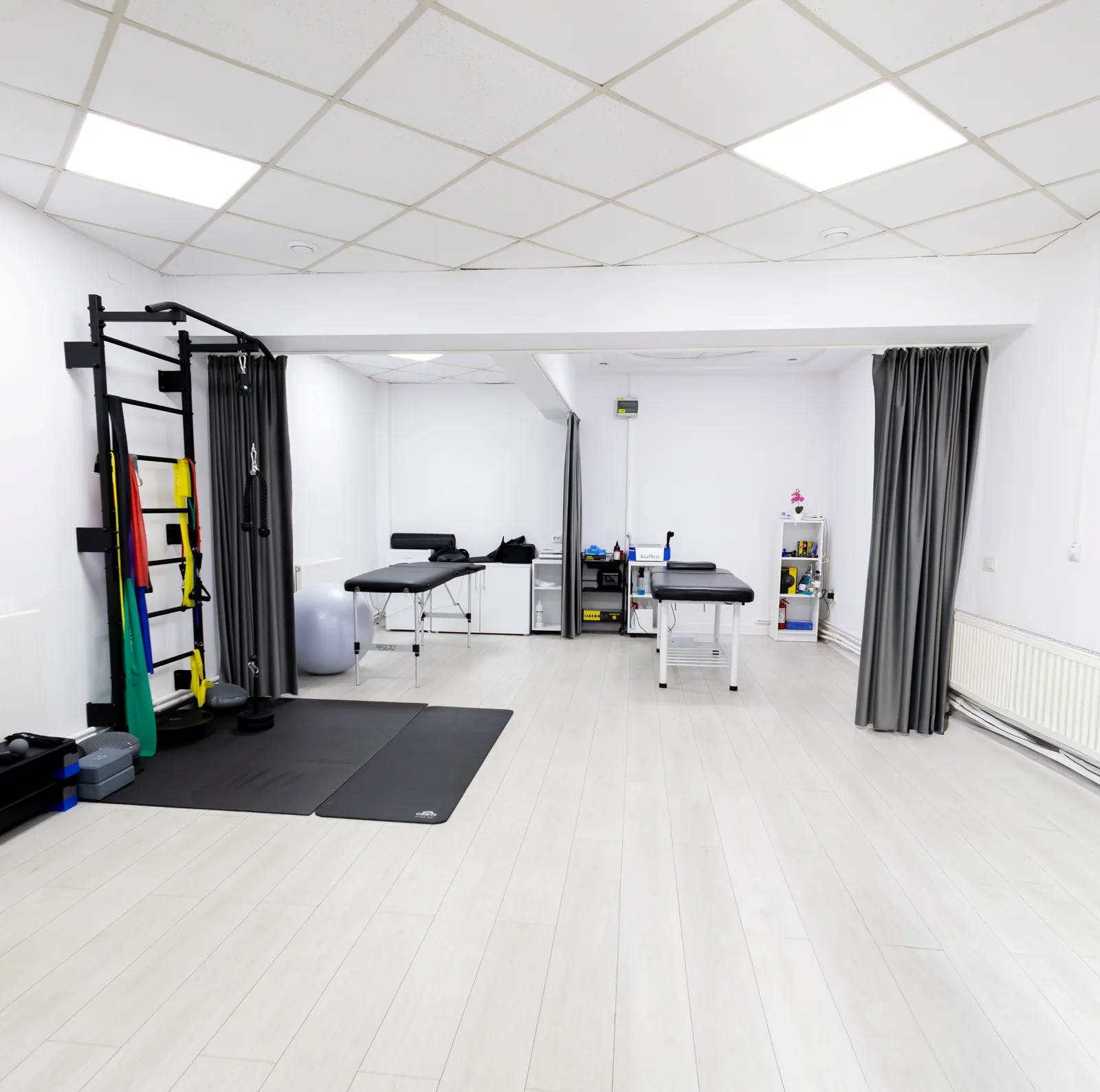 Sala și echipamentele pentru recuperare funcțională din cabinetul ELITE