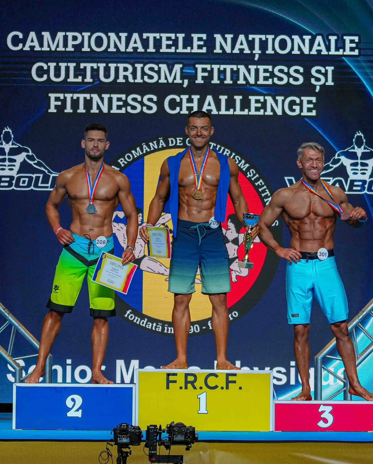 Aurelian pe locul 1 al podiumului, cu medalia de aur și trofeul, la Campionatele Naționale de Culturism, Fitness și Fitness Challenge FRCF
